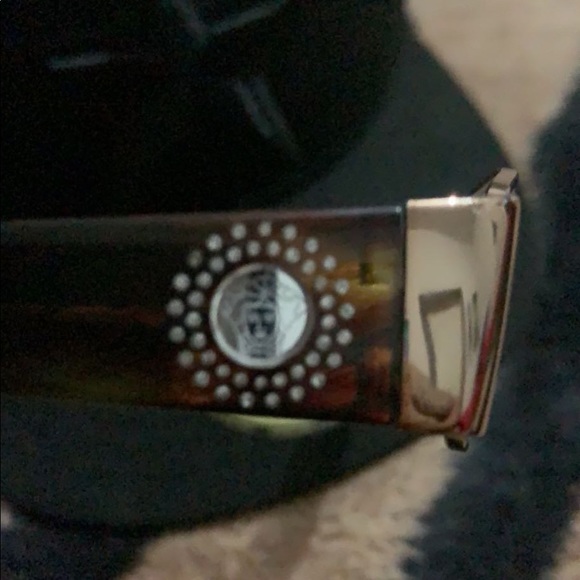 I’m selling my versace glasses comes with original case and no lenses - Picture 3 of 3